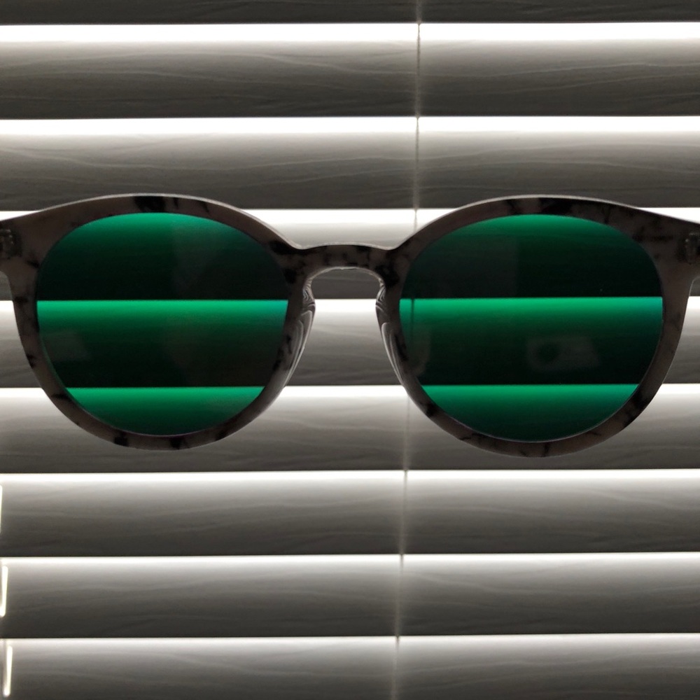 🆕Sunglasses - Picture 2 of 3